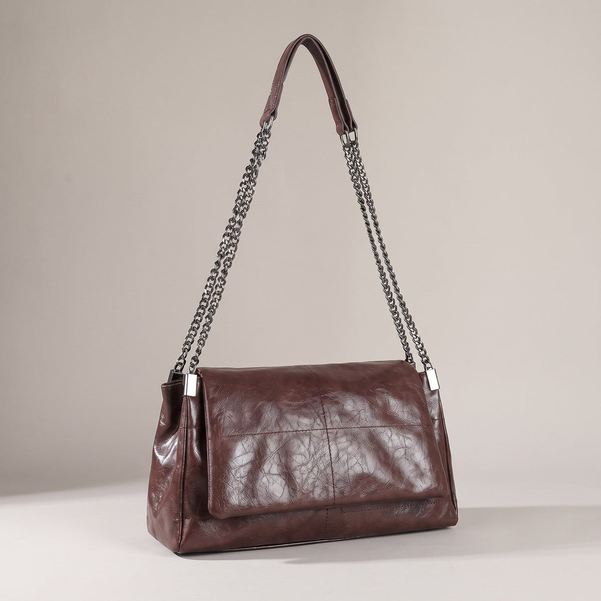 Bolsa Transversal Feminina de Couro com Corrente + Carteira de Brinde