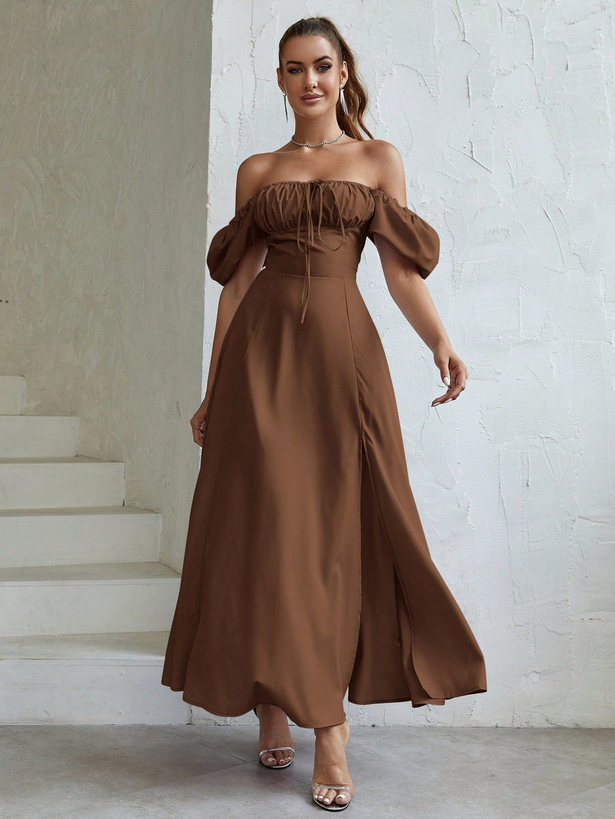 Vestido Longo Manuela Ombro a Ombro com Busto Franzido e Fenda