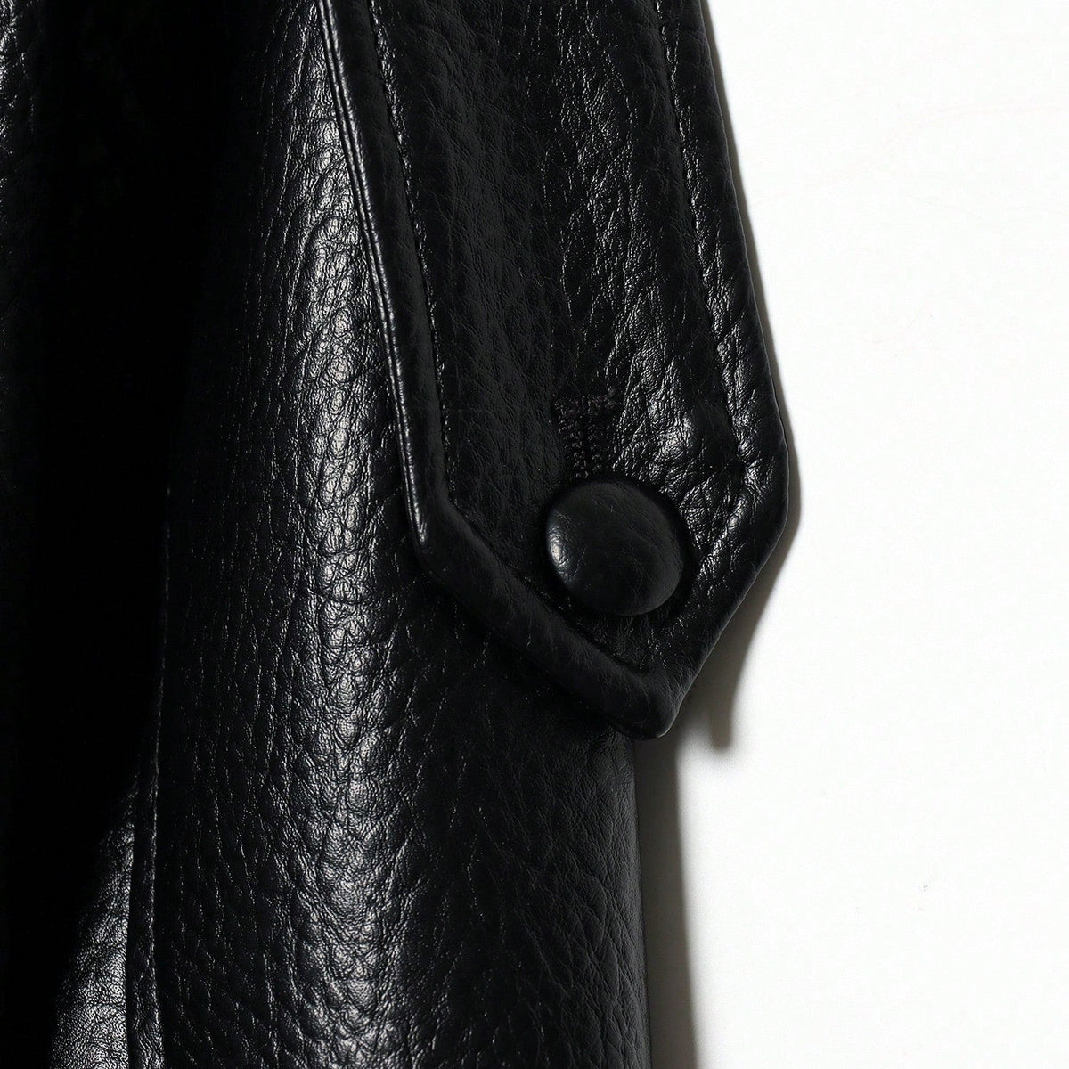 Jaqueta Feminina Camellia Oversized de Corte Solto, Nova para Outono/Inverno, Estilo Europeu e Americano, Casaco Minimalista Versátil Premium em Couro Sintético para Outono - Preto