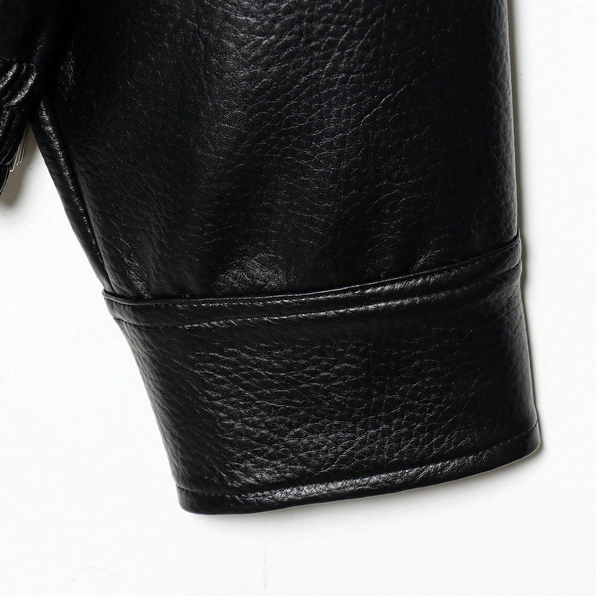 Jaqueta Feminina Camellia Oversized de Corte Solto, Nova para Outono/Inverno, Estilo Europeu e Americano, Casaco Minimalista Versátil Premium em Couro Sintético para Outono - Preto