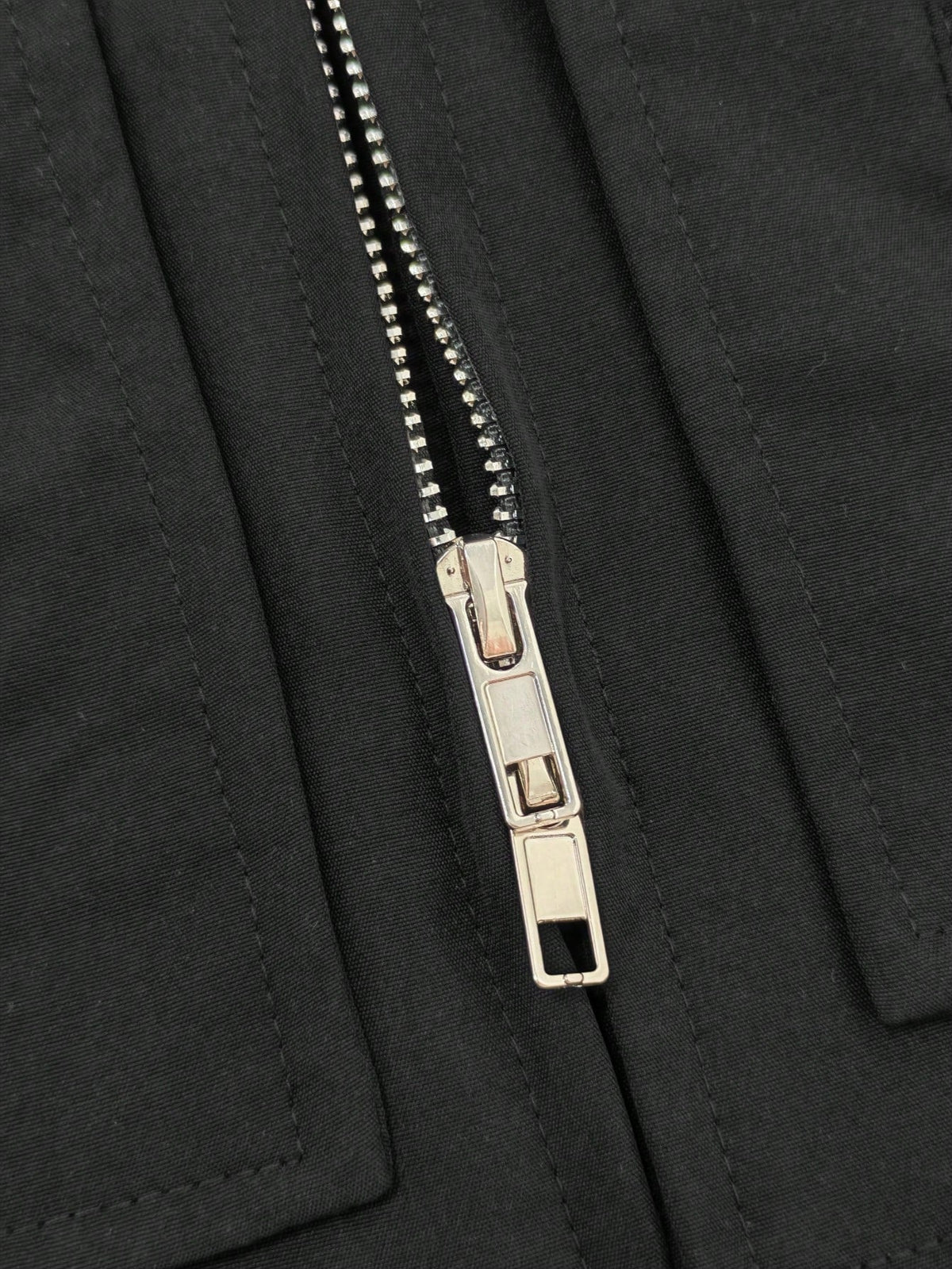 Conjunto Utilitário Isadora com Zíper de Metal e Bolsos, Leve e Soltinho