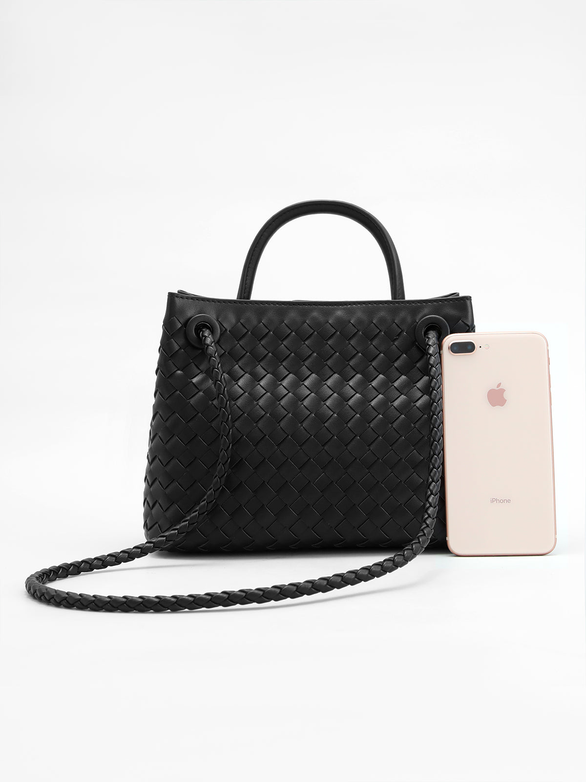 Bolsa de Couro com Alça em Metal com Detalhe Torcido - Glamour