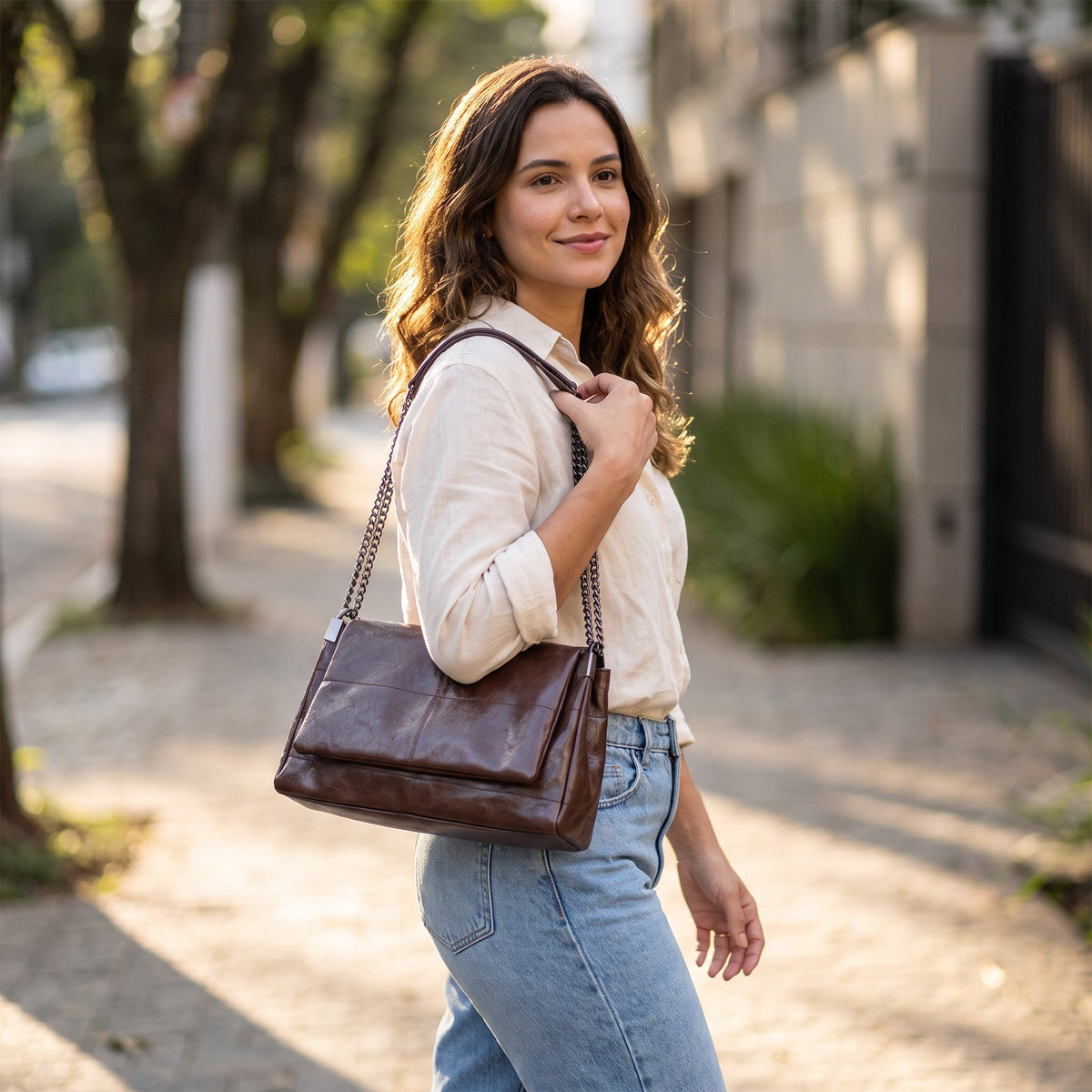 Bolsa Transversal Feminina de Couro com Corrente + Carteira de Brinde