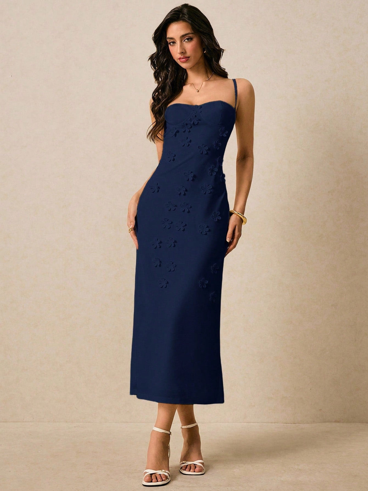 Vestido Longo Lívia Sem Mangas com Aplique, Elegante e Feminino