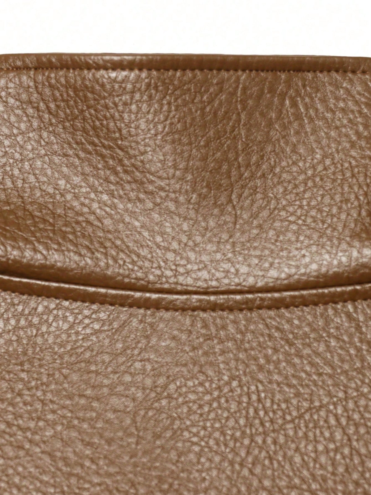 Jaqueta Feminina Camellia Oversized de Corte Solto, Nova para Outono/Inverno, Estilo Europeu e Americano, Casaco Minimalista Versátil Premium em Couro Sintético para Outono - Marrom Claro