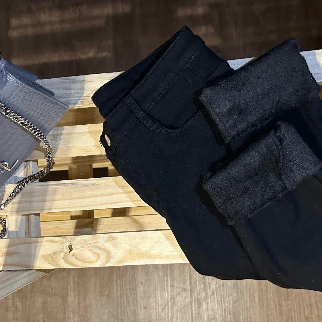Calça Jeans Peluciada com Elastano + Meia Térmica Grátis